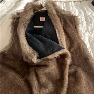 Fur vest